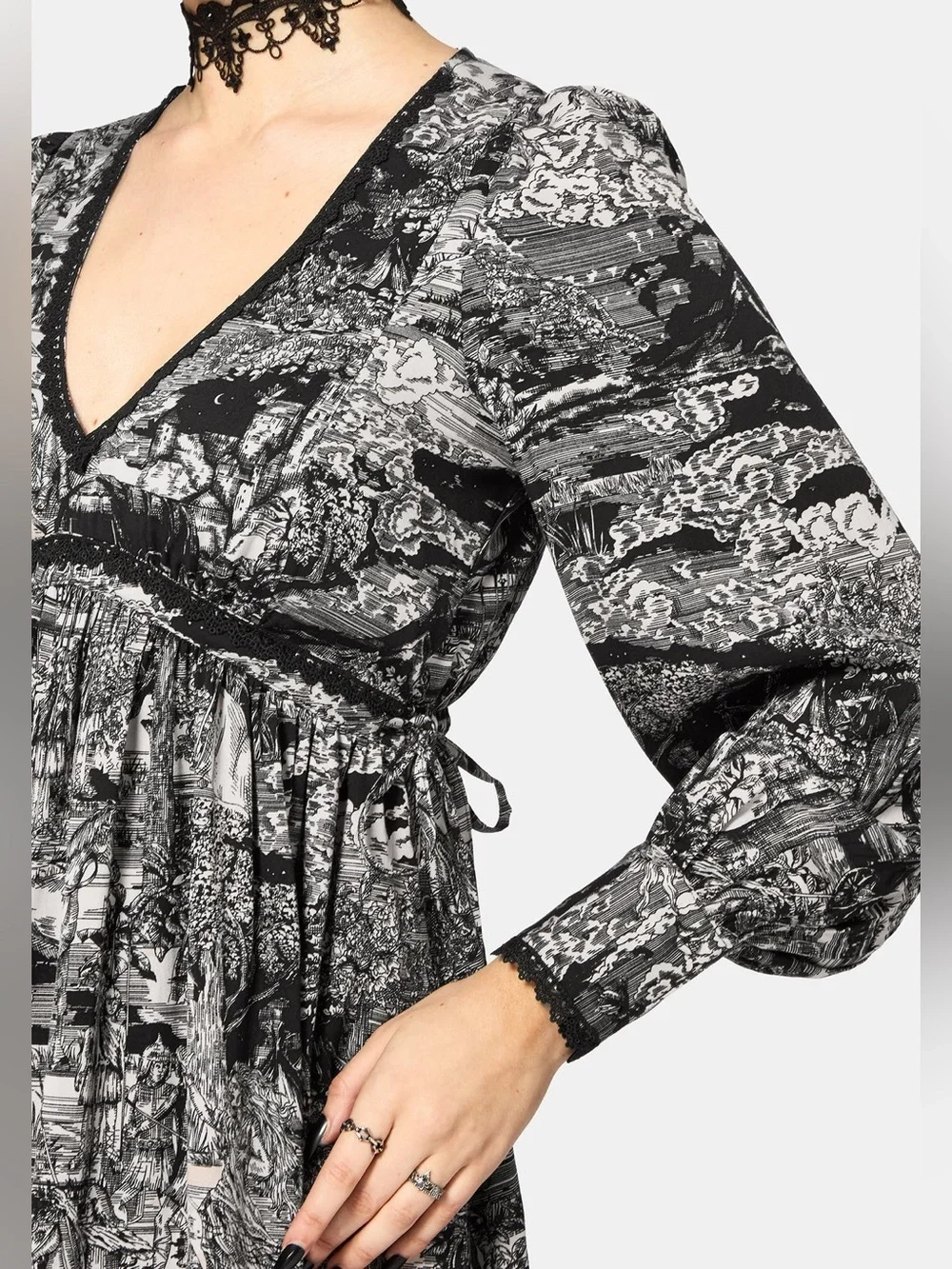 Disturbia | Nara Boudicca Printed Mini Dress - Picture 2 of 6